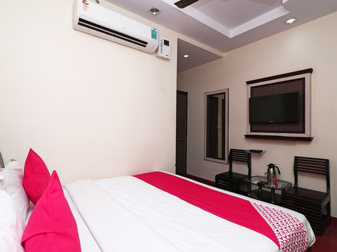 OYO Shanti Palace主图