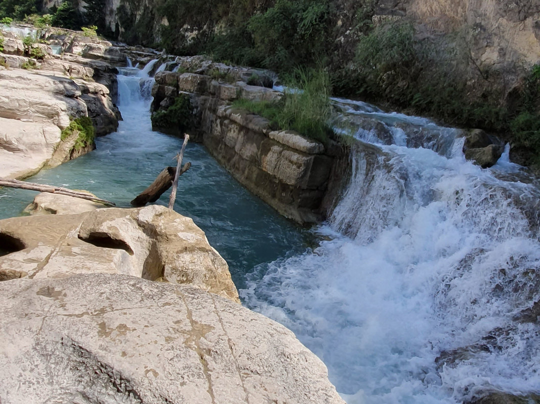 Tanggedu Waterfall景点图片