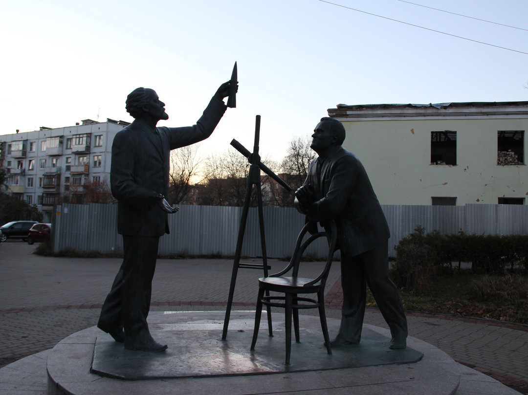 The Sculptural Composition K.E. Tsiolkovskiy and S.P. Korolev景点图片