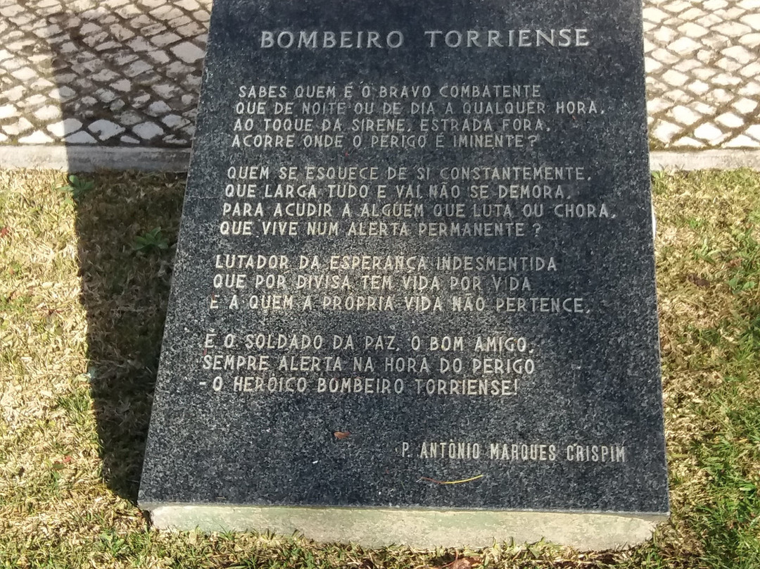 Monumento ao Bombeiro Torreense景点图片