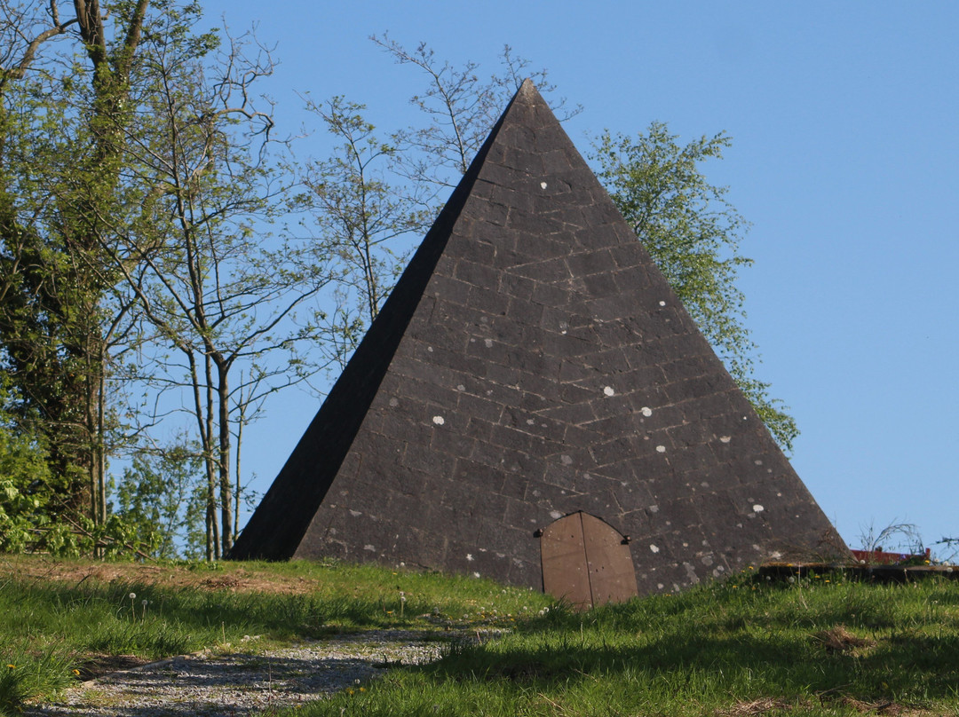 Kinnitty Pyramid景点图片