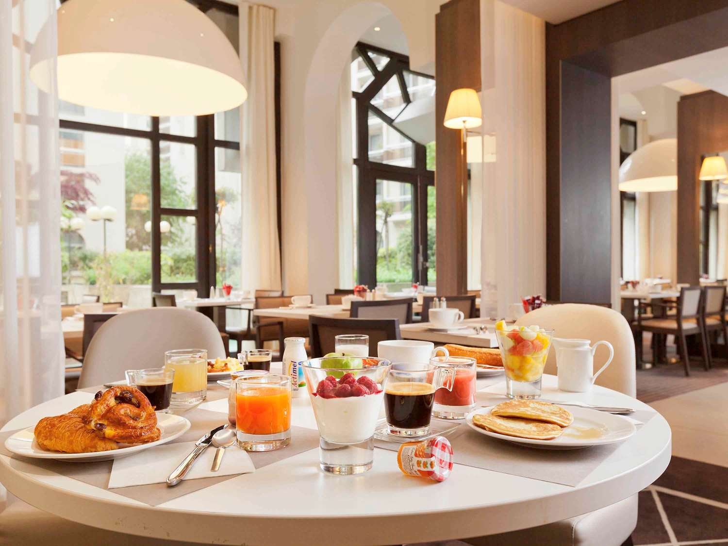 美爵凡尔赛门会展中心酒店-官方