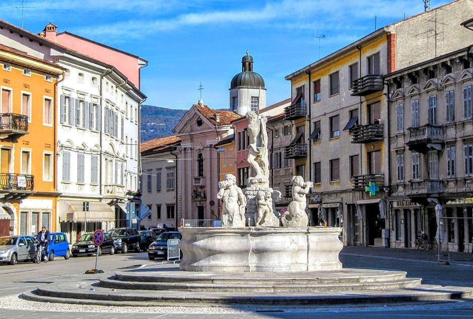 Fontana del Nettuno景点图片