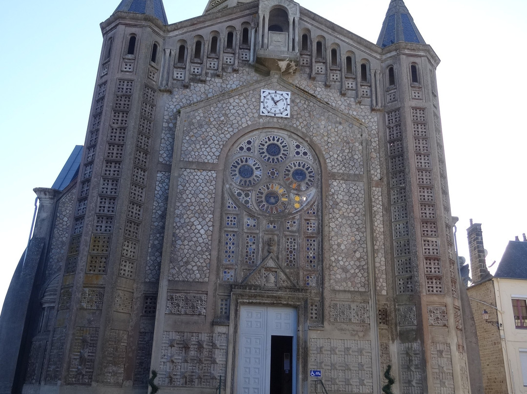 Église Saint-Julien-Domfront必去景点