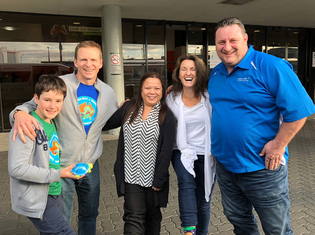 Airport Shuttle Transfers & Taxi Services-奥克兰必去景点