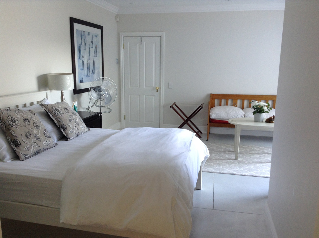 1 on Mona B & B主图