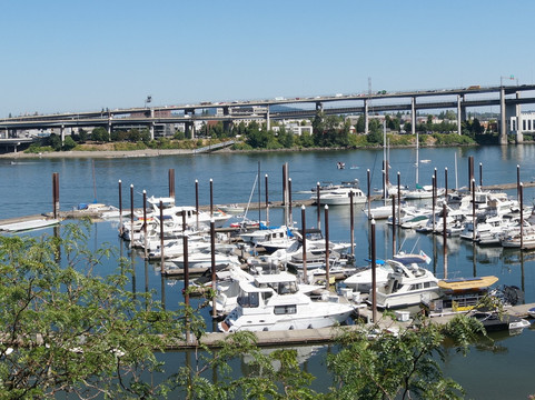 金普顿河畔酒店主图