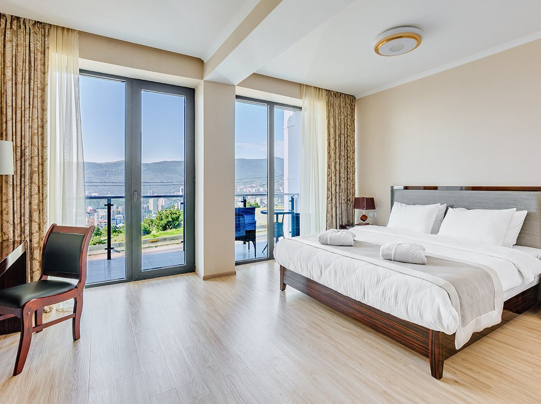 Lisi Hills Hotel主图