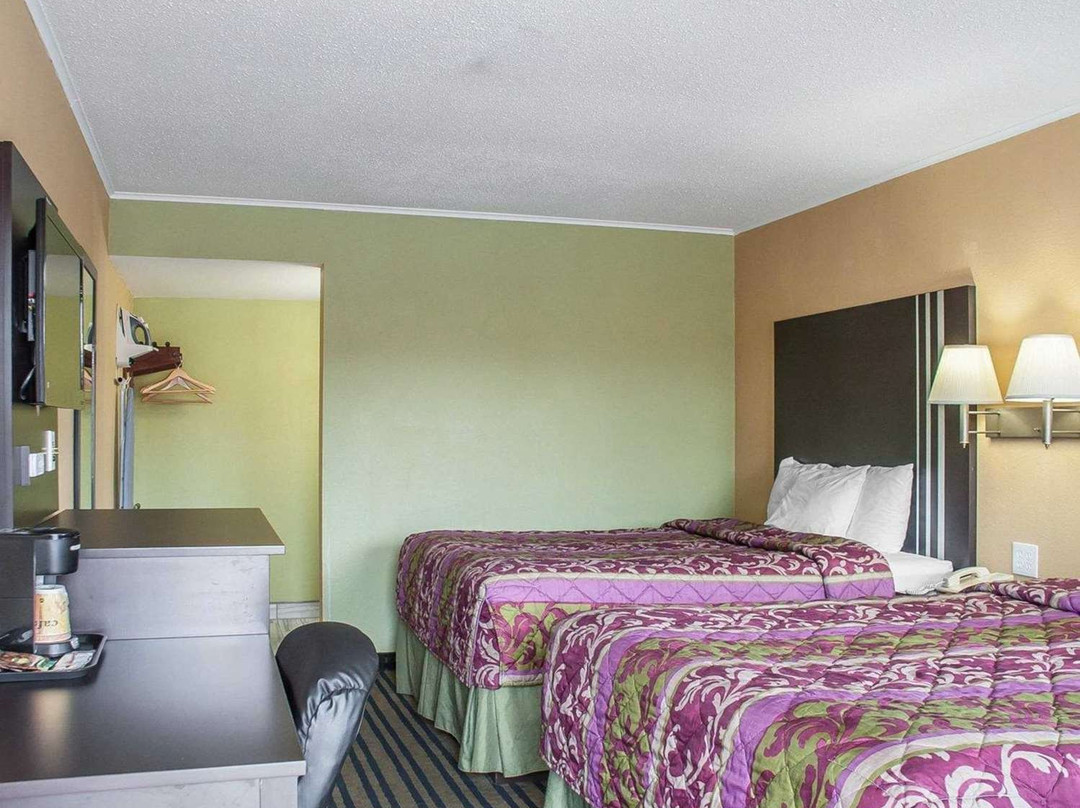 Amherst Inn & Suites主图