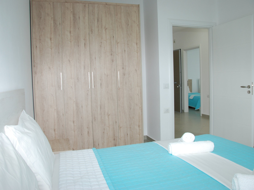 Elegance Apartments主图