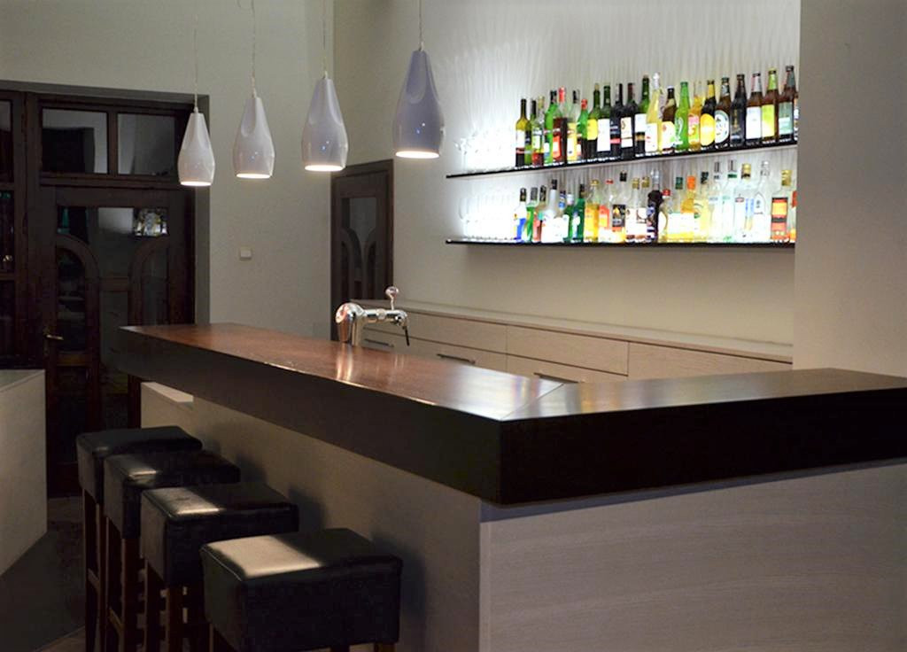 Nieledwia酒店住宿-Hotel Restauracja Beskid