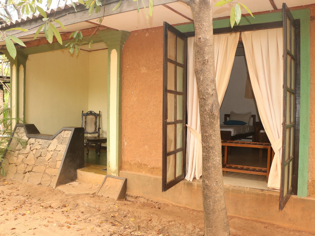 巨石场度假酒店主图