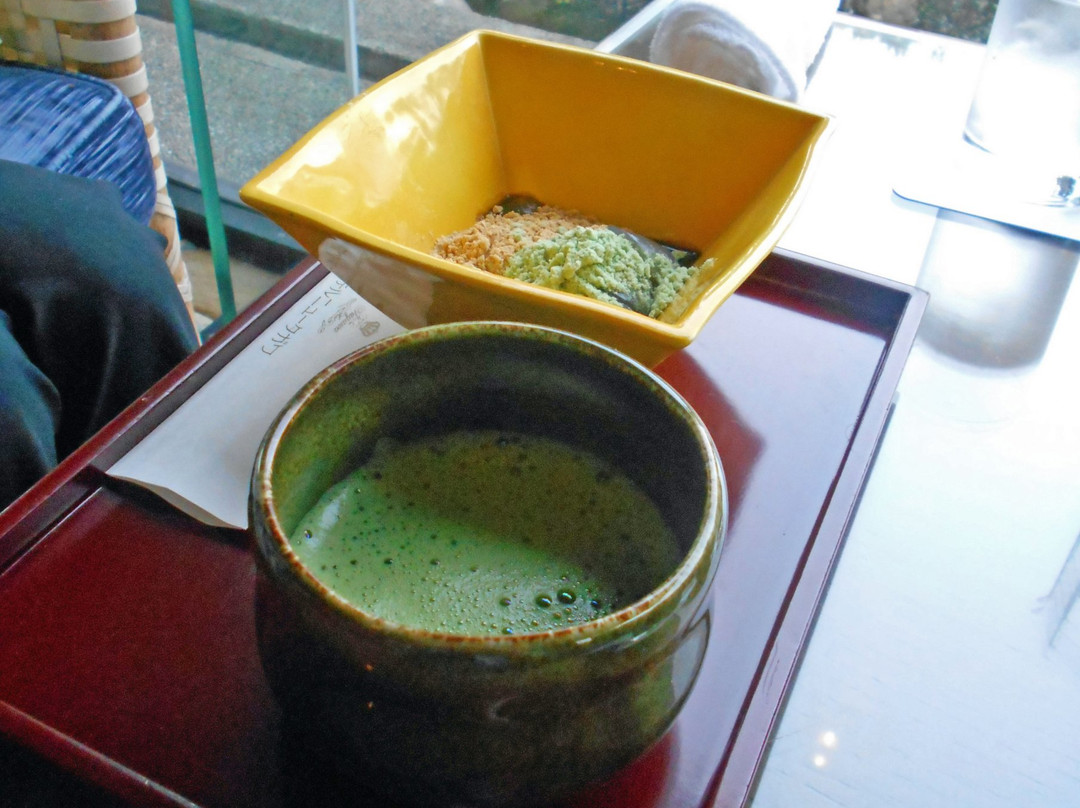 ラウンジ アゼリア