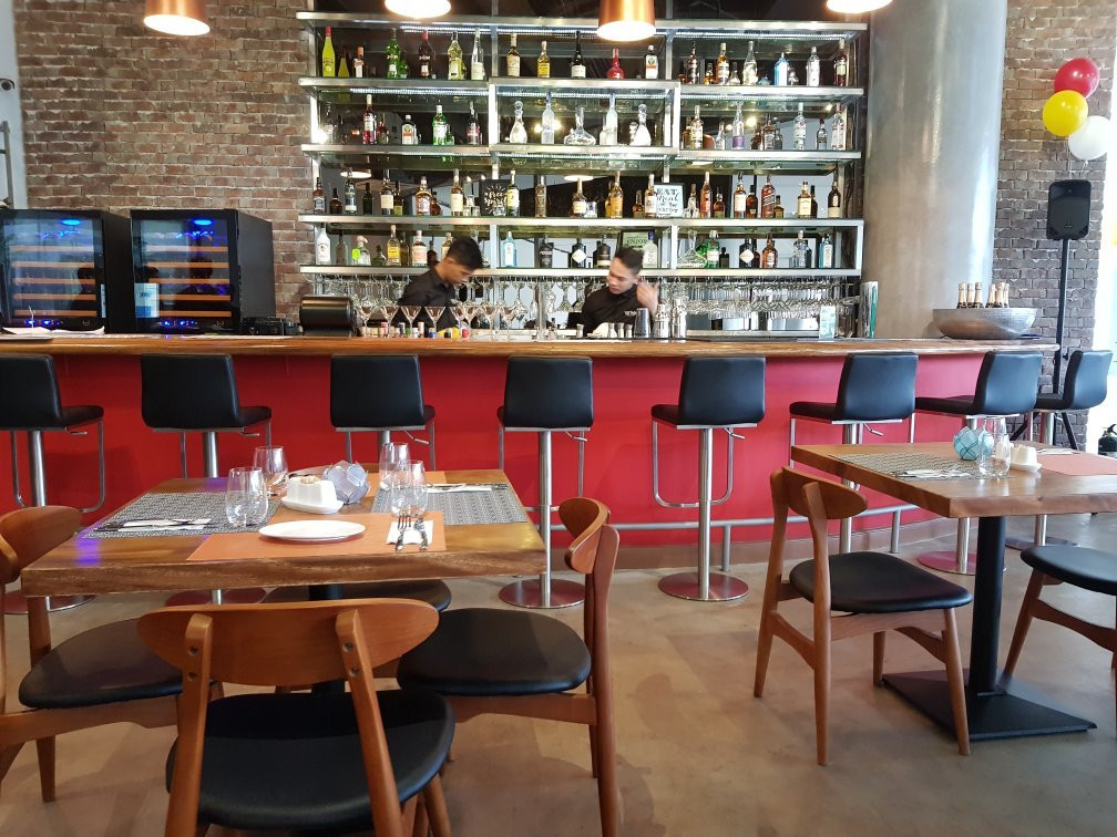 文珍俞巴餐馆和美食-Petit Bistro