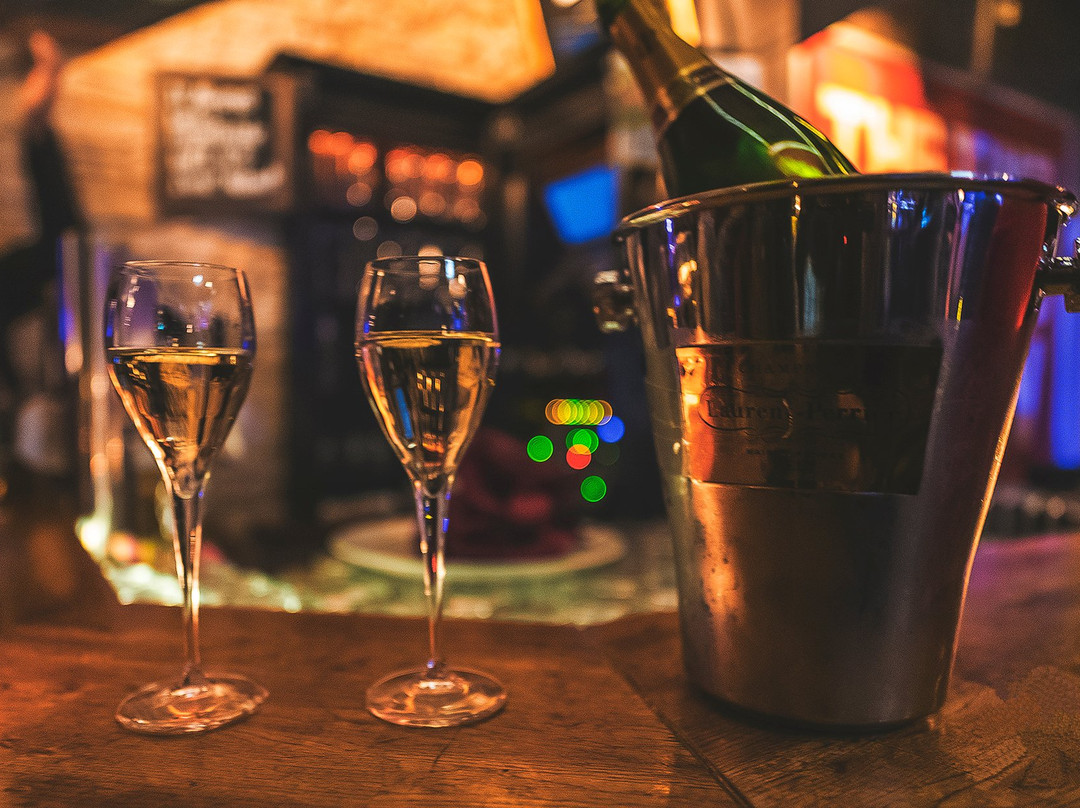 Off Piste Bar-采尔湖畔必去景点