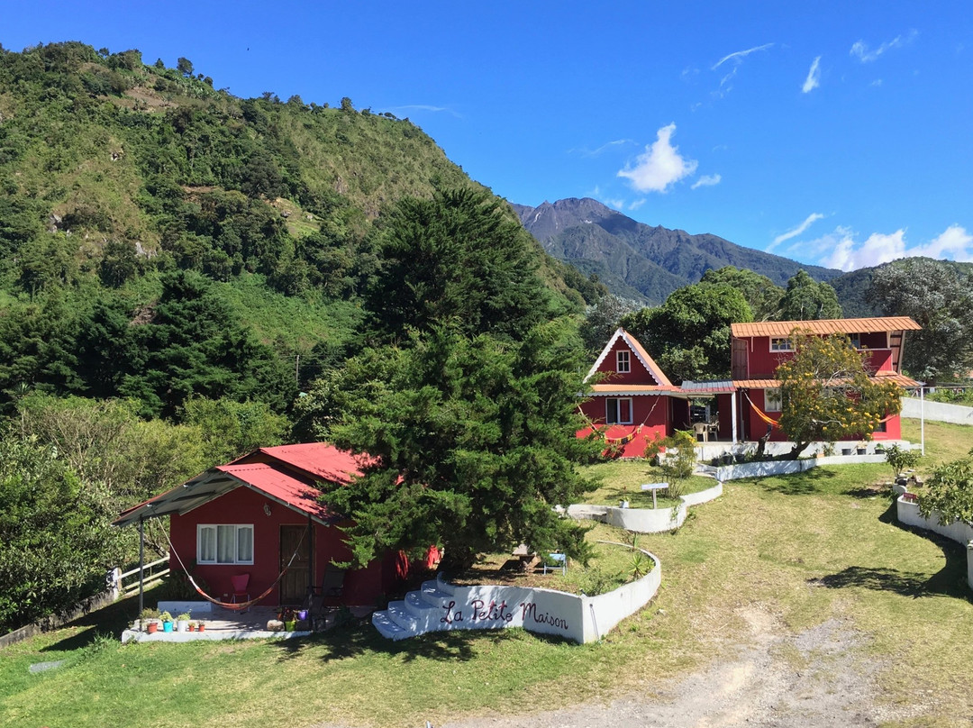 La Petite Maison Cabanas & Hostal
