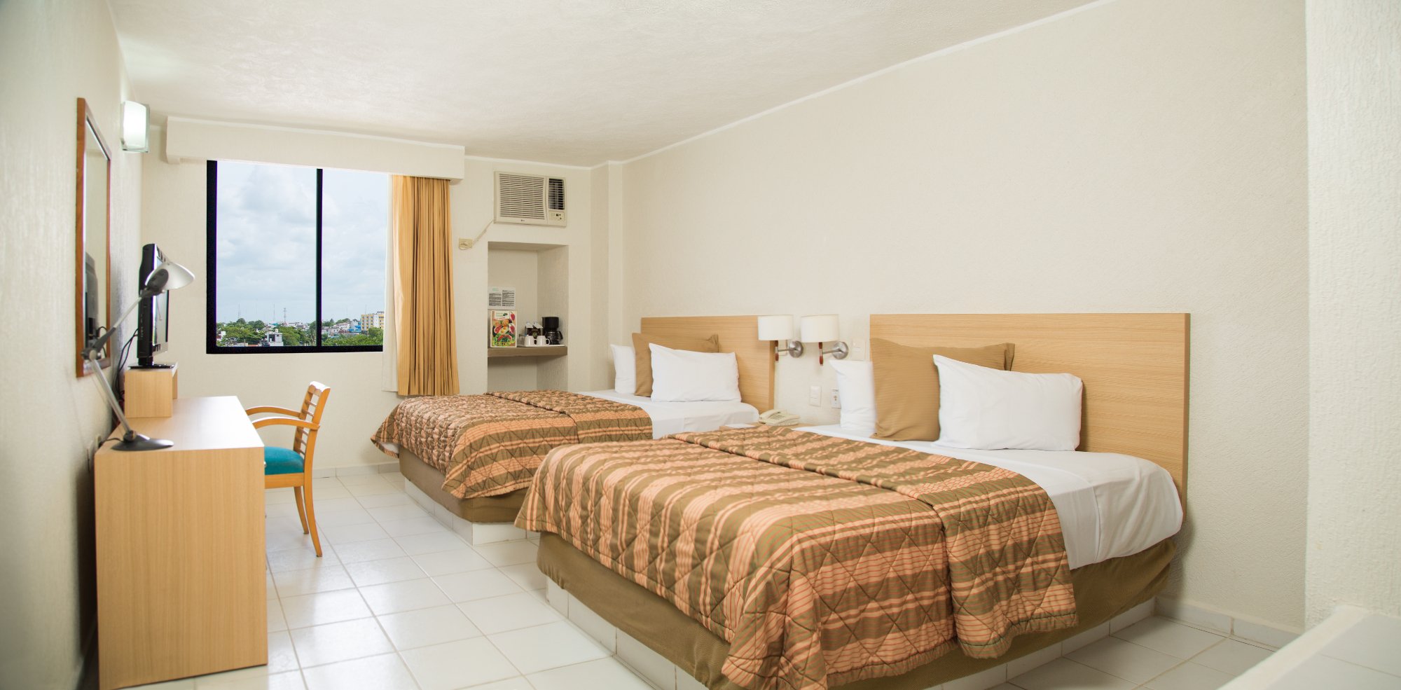 Hotel & Suites Real del Lago-官方