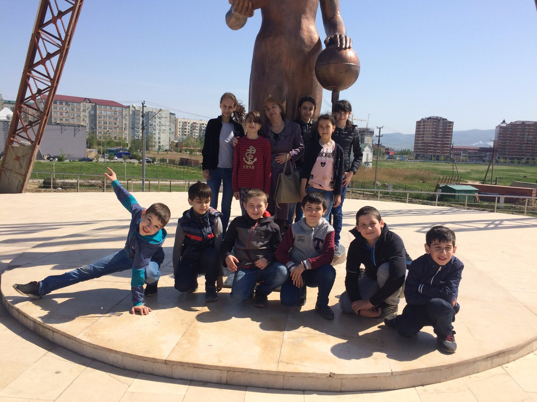 Monument to Russian Teacher景点图片