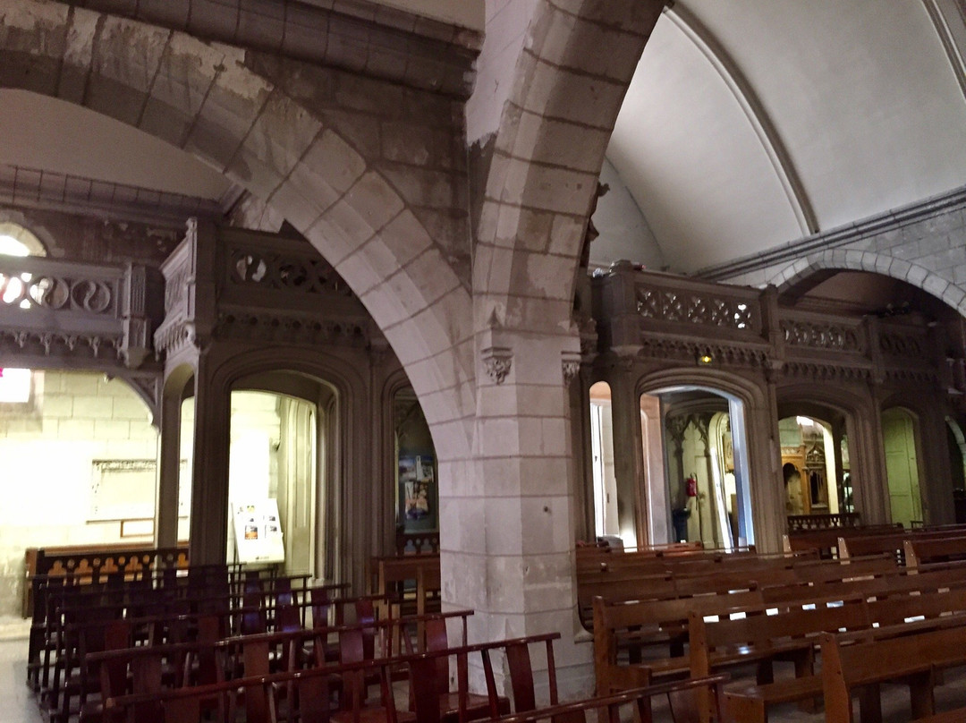 Eglise Saint-Pierre ville-图尔必去景点