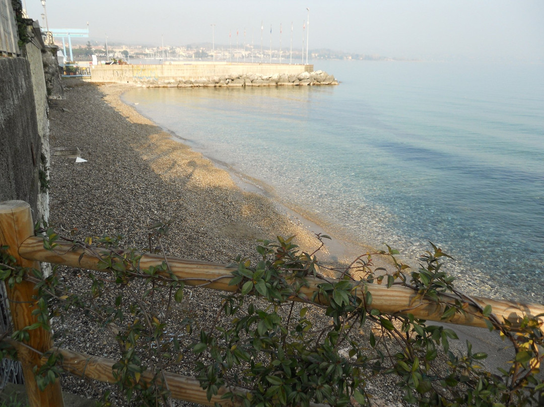 Spiaggia Via Lario-代森扎诺-德尔加达必去景点