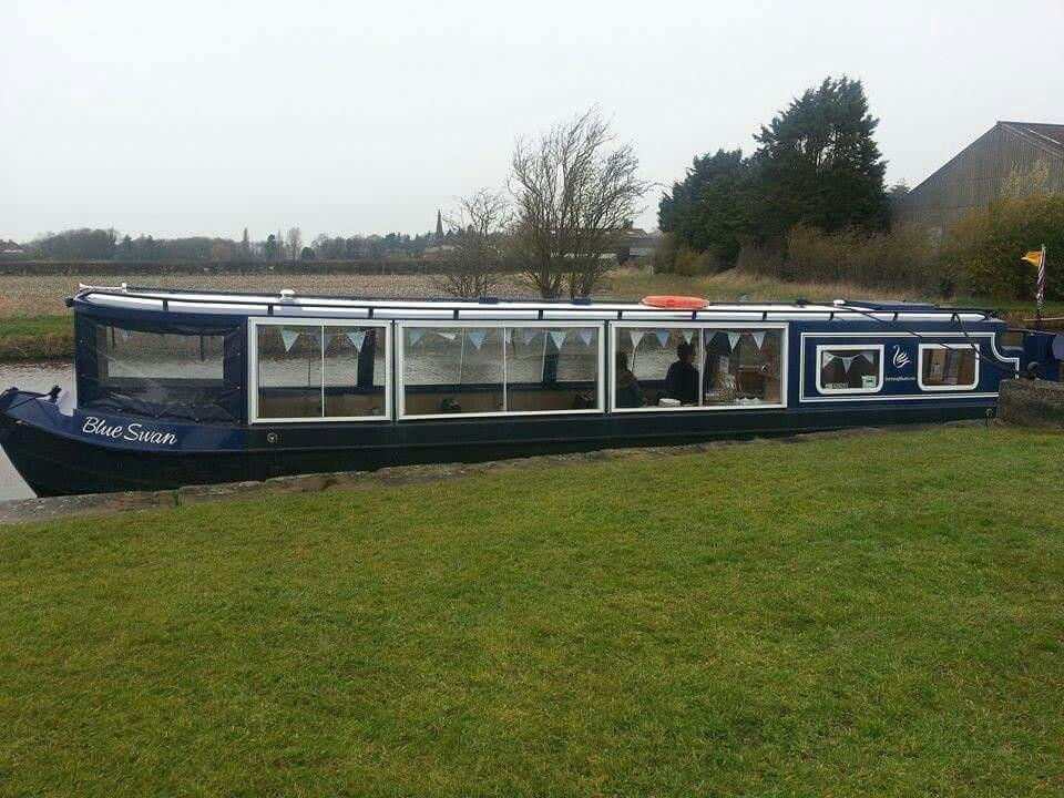 Blue Swan Boat Hire景点图片