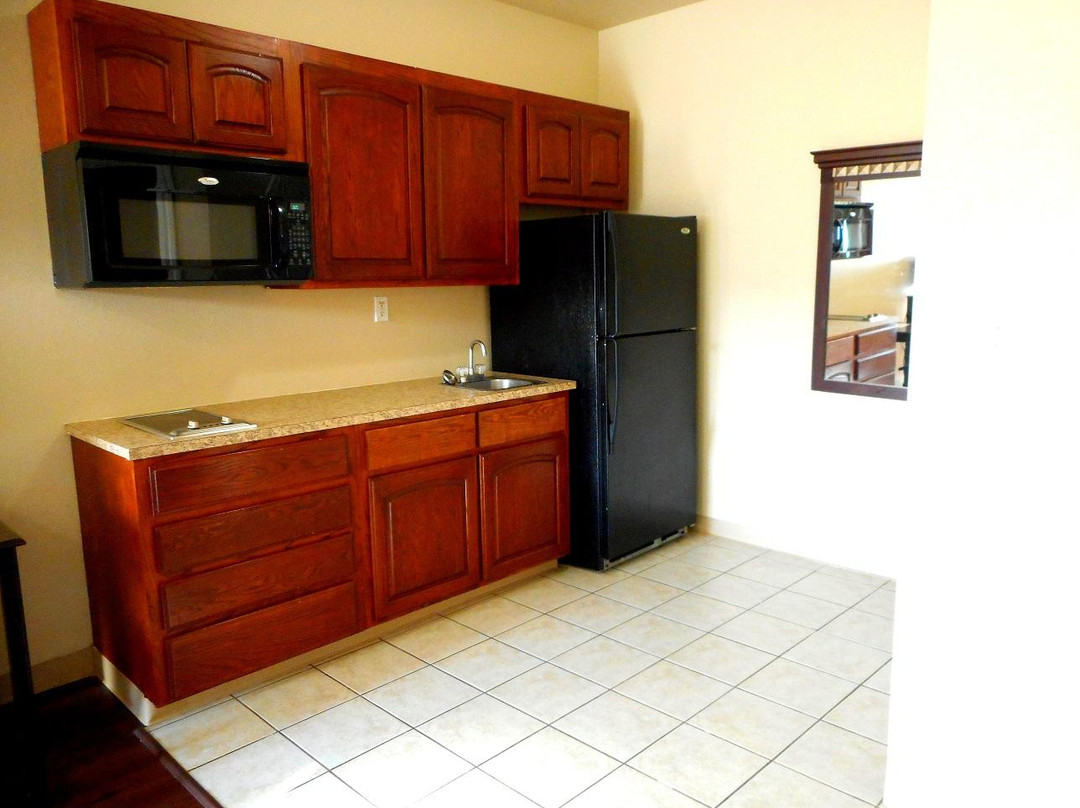 Crossroads Inn & Suites主图