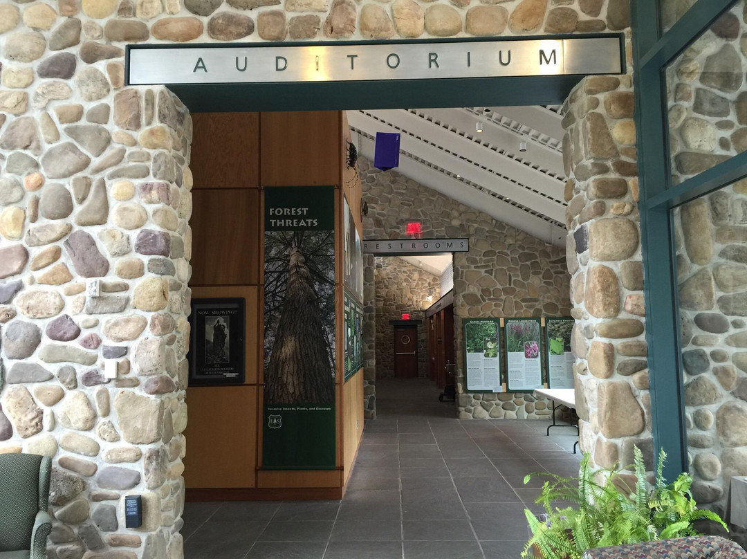Seneca Rocks Discovery Center-Seneca Rocks必去景点