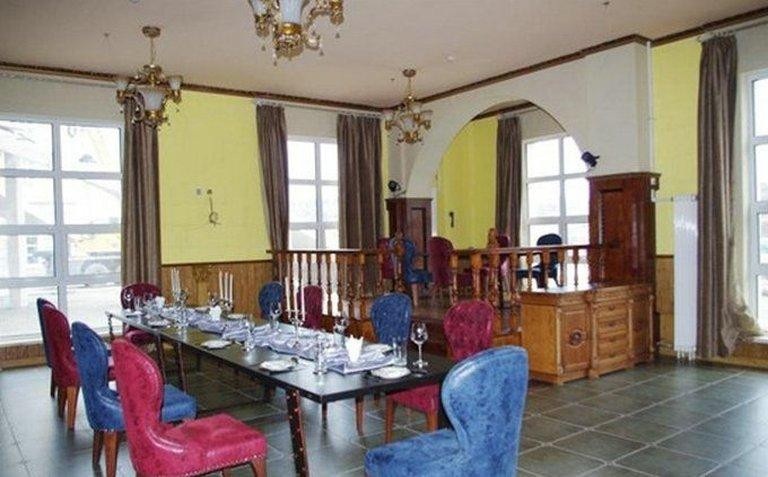 亚欧巄森林城堡酒店