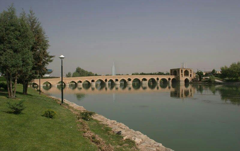 Shahrestan Bridge景点图片