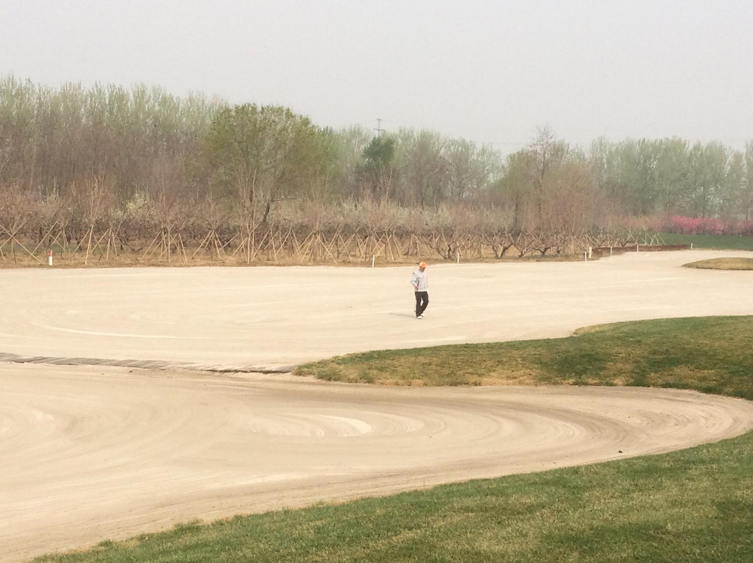 艾力枫社高尔夫酒店