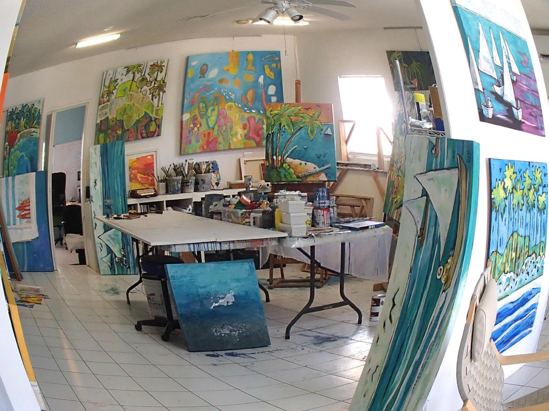 White Dog Art Studio景点图片