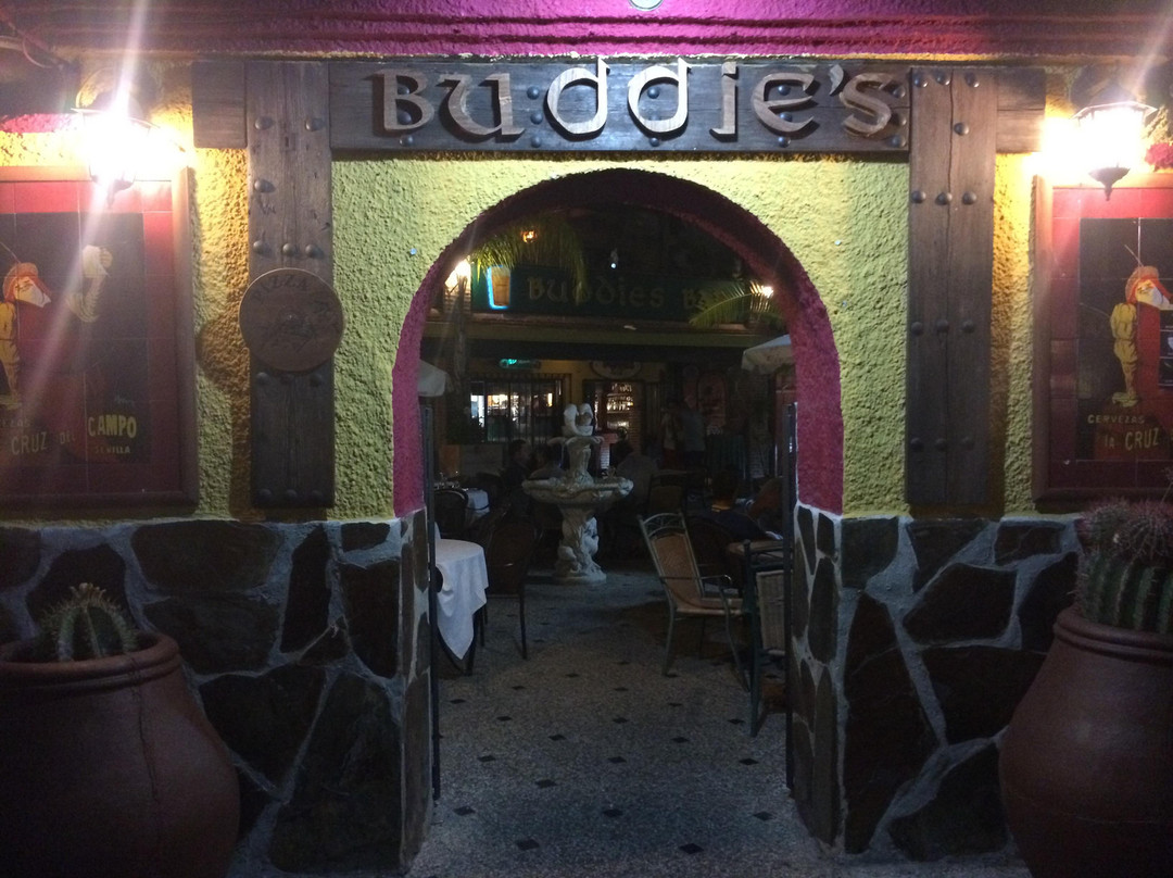 BUDDIES BAR
