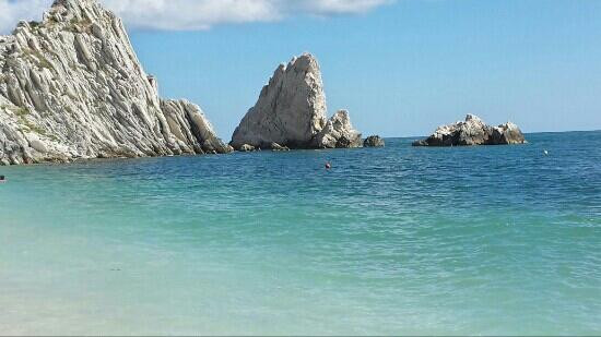 Spiaggia Delle Due Sorelle-Sirolo必去景点