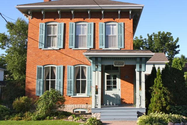 Eleven Centre Guest Suites-官方