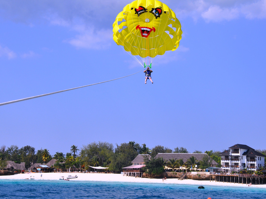 Zanzibar Parasailing景点图片