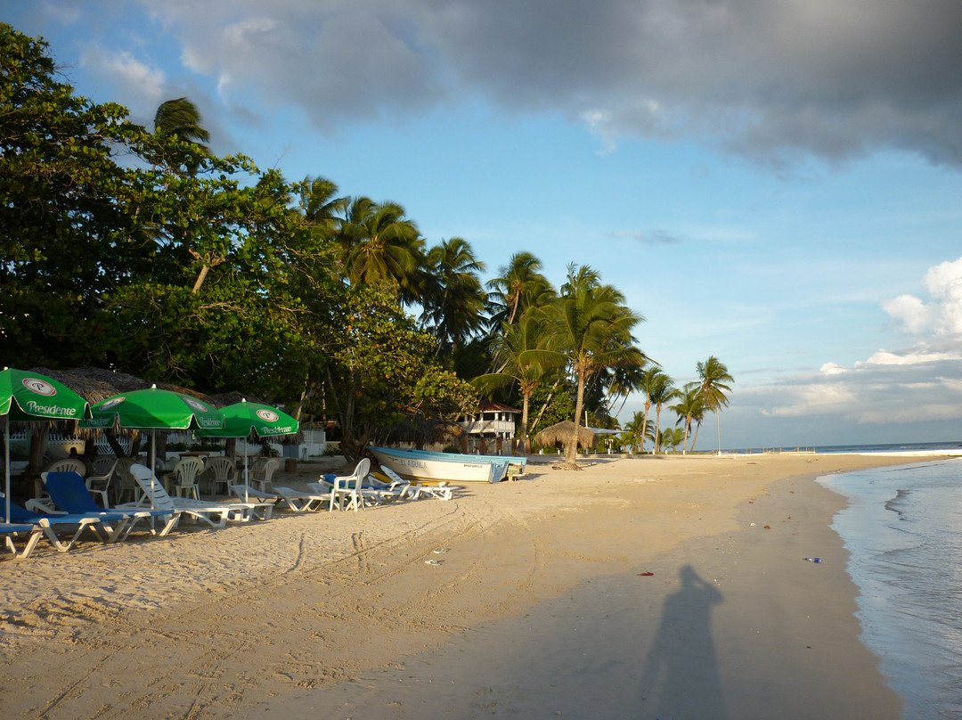 Playa Guayacanes景点图片