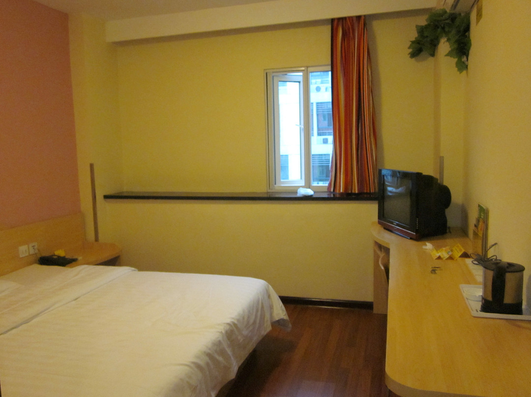 绿野春深·美宿作品酒店(芜湖古城镜湖公园店)主图