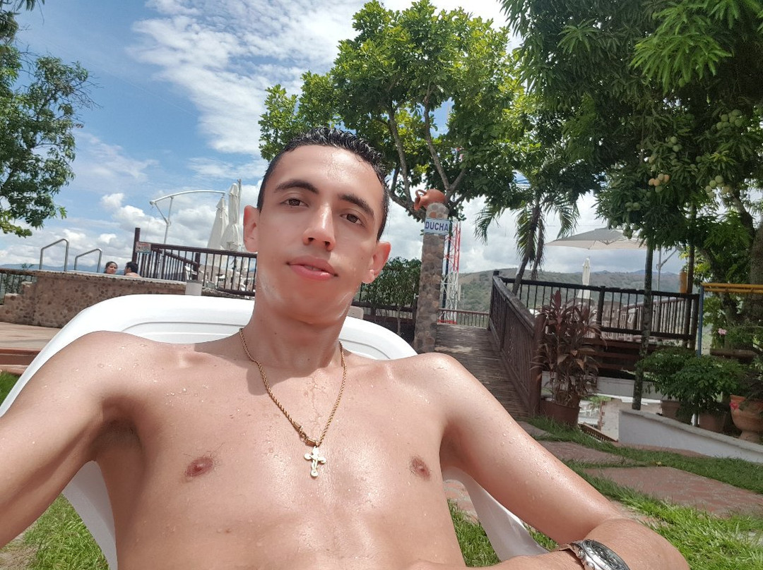 Hotel Caseron Plaza主图