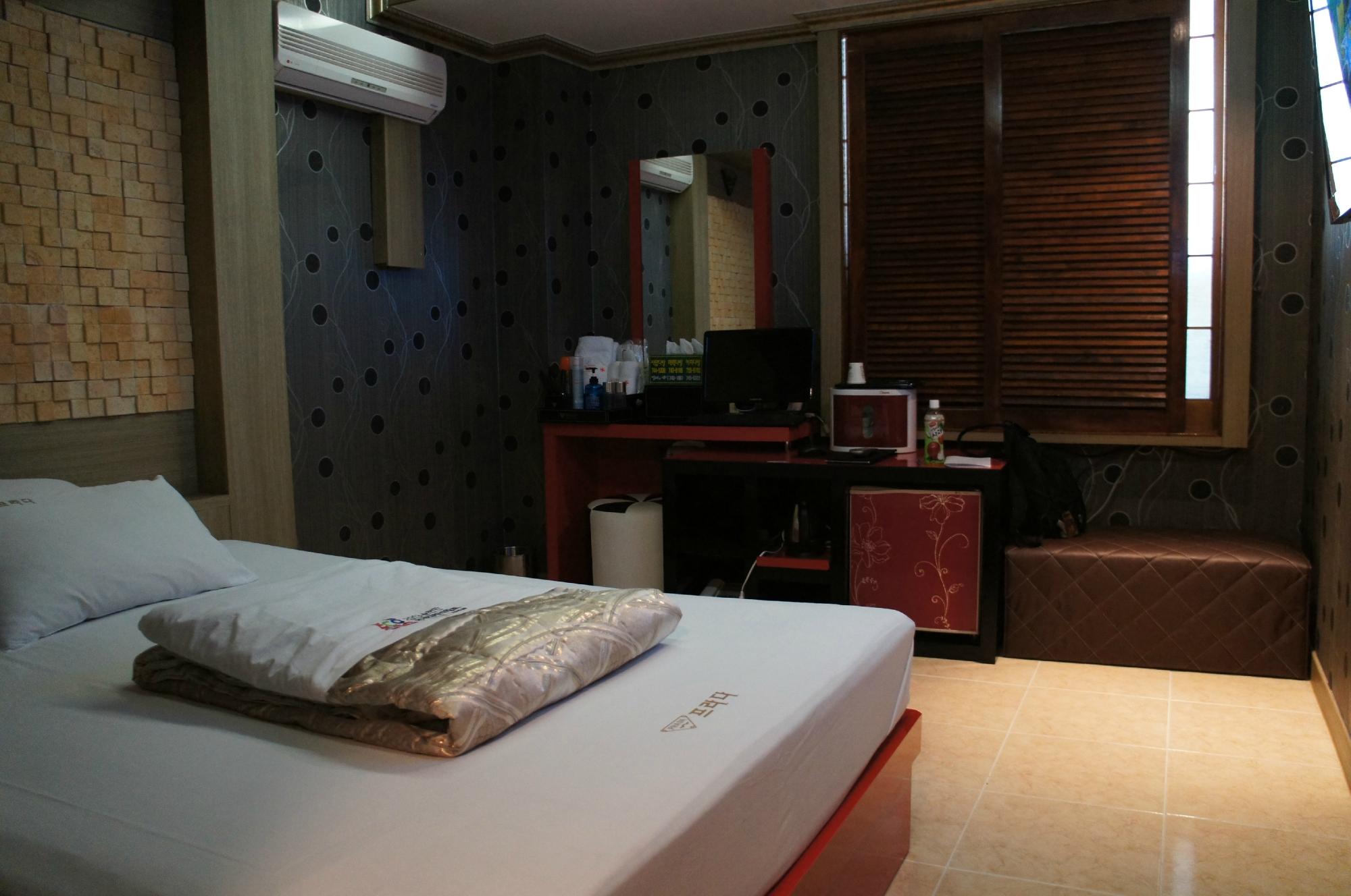Brown Hotel-客卧