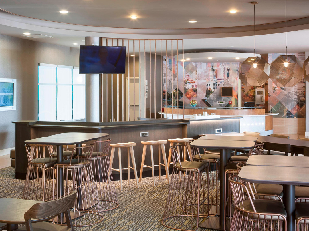 盐湖城机场春季山丘套房酒店