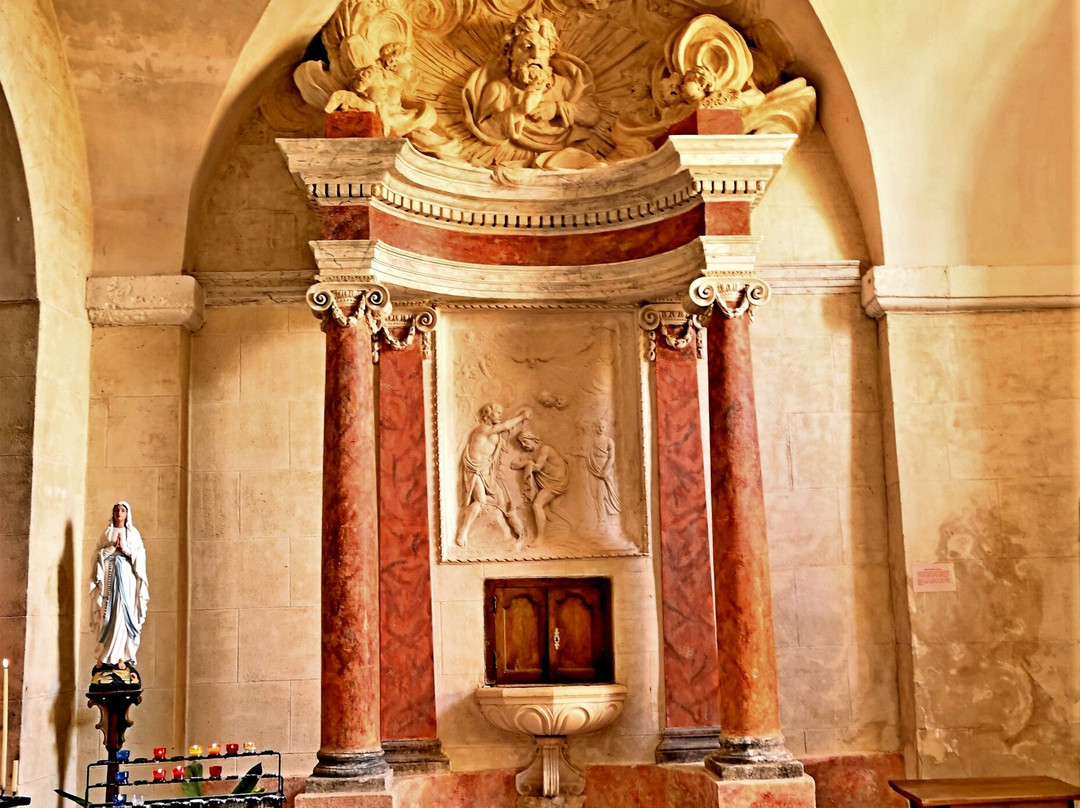 Eglise Saint-Michel-Roussillon必去景点