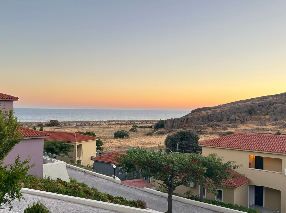 Aeolian Village Beach Resort主图