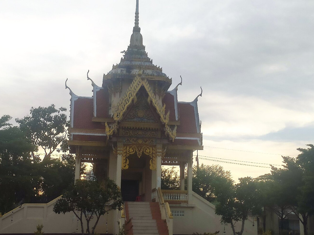 Wat Pa Lelai Woraviharn-素攀武里必去景点