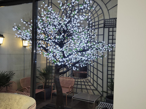 法瓦尔公馆酒店主图