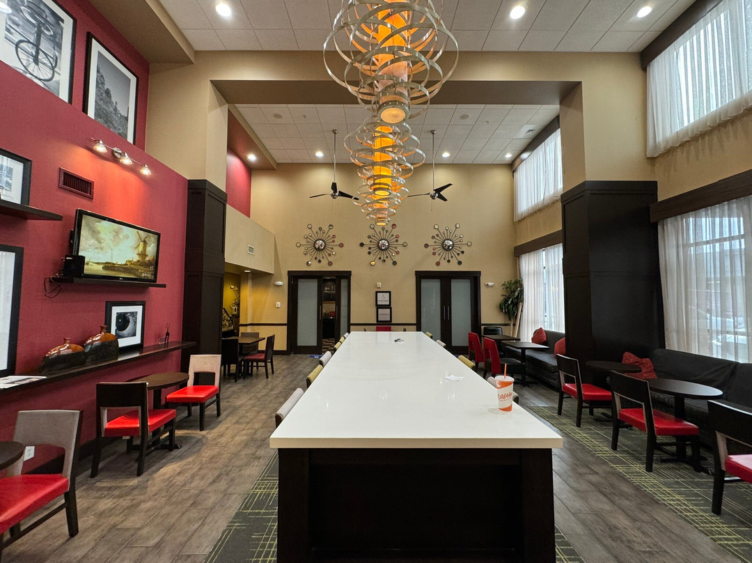 盐湖城大学岳麓大道汉普顿套房酒店主图