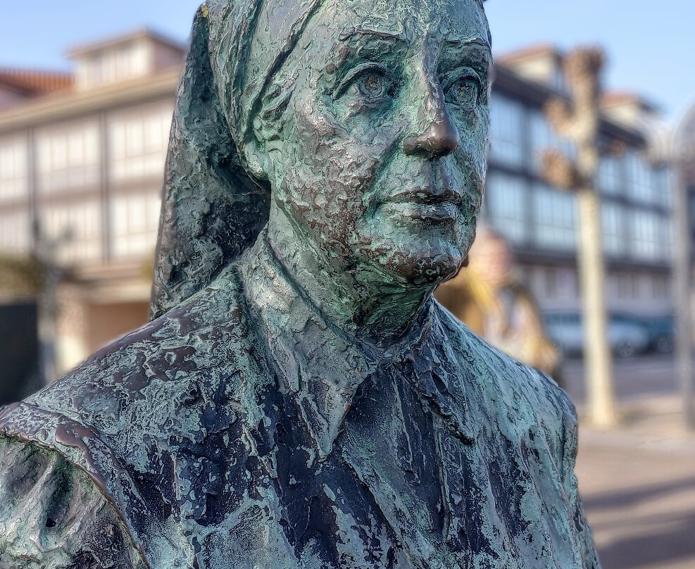 Monumento a la Mujer del Pescador-利亚内斯必去景点