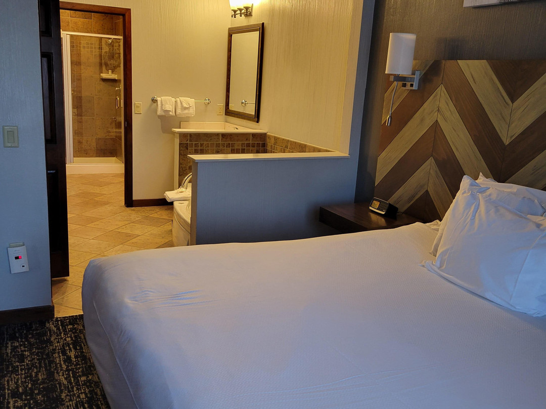 Glacier Canyon Lodge主图