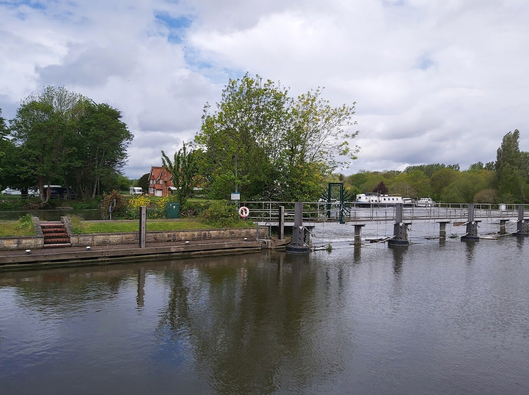 Chertsey Lock景点图片