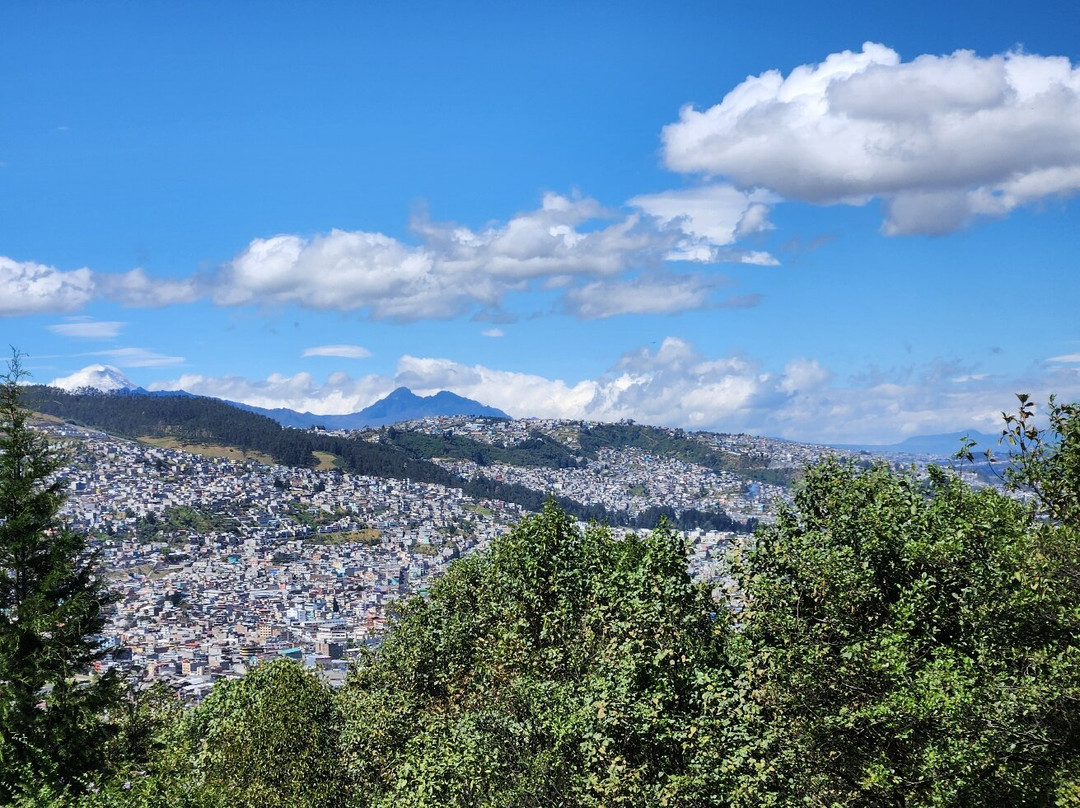 La Virgen del Panecillo-基多必去景点