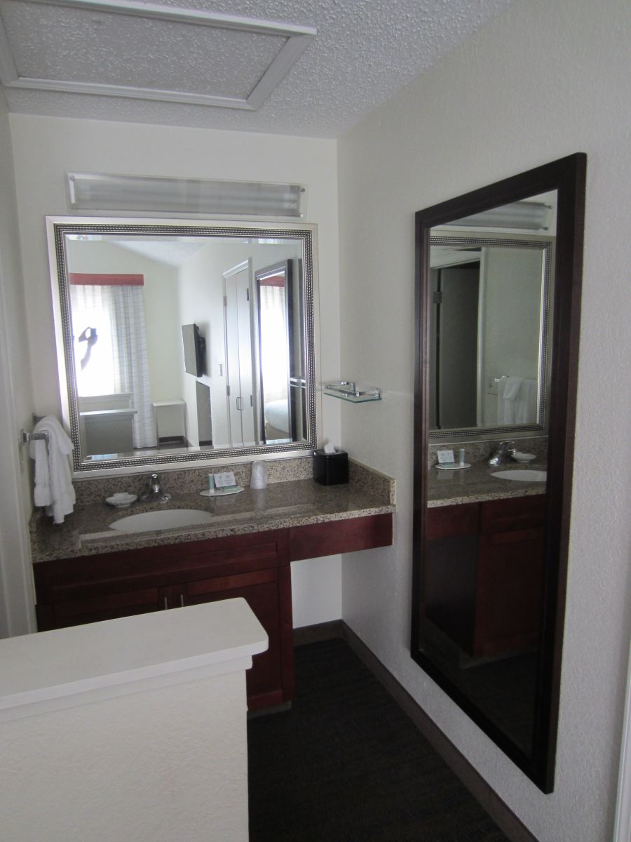 费城福吉谷Residence Inn 酒店-浴室